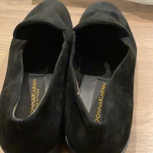 *NEW* Donna Karan black loafers